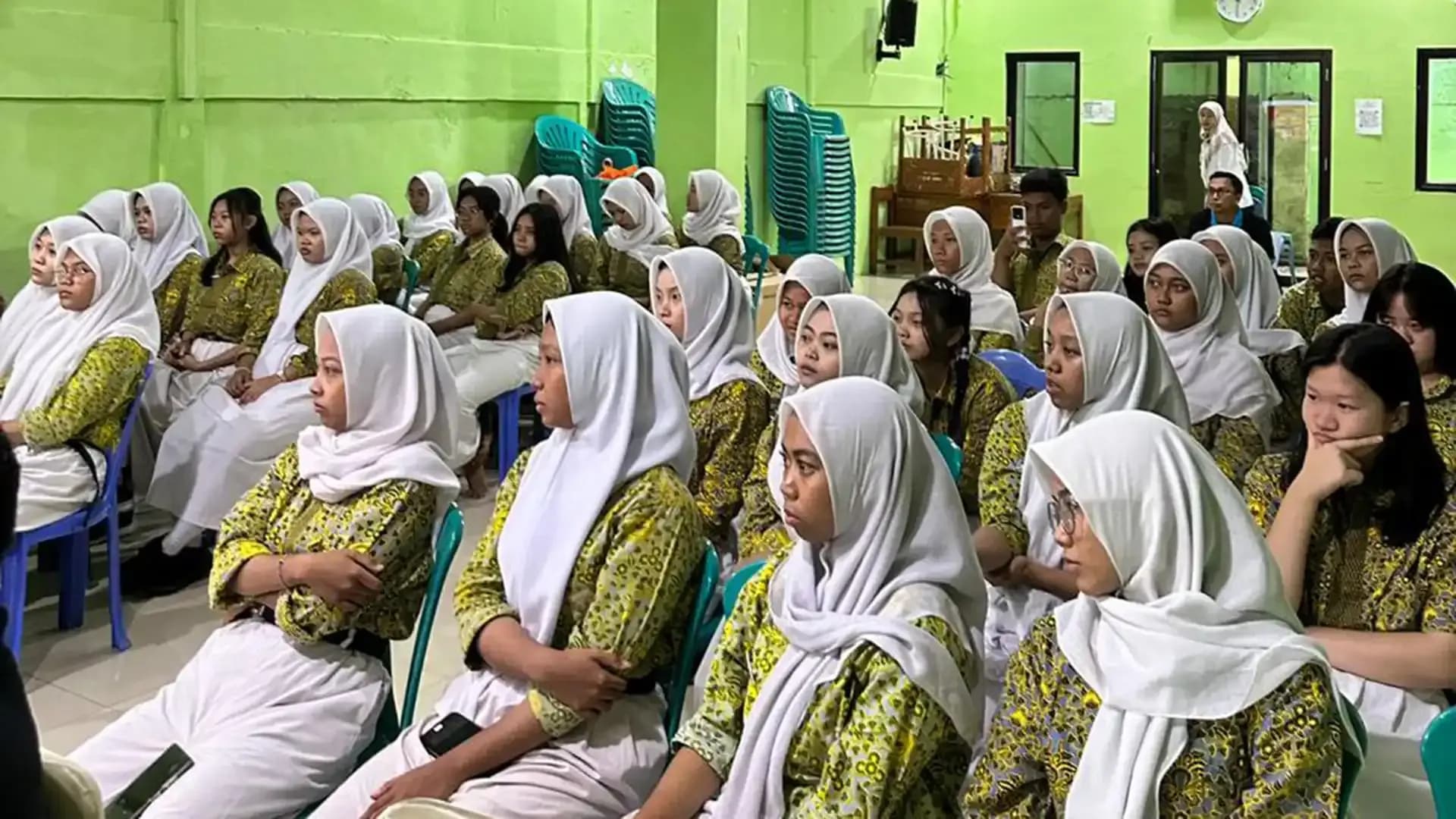 agres-id-dan-microsoft-hadirkan-workshop-copilot-di-smkn-11-jakarta-7