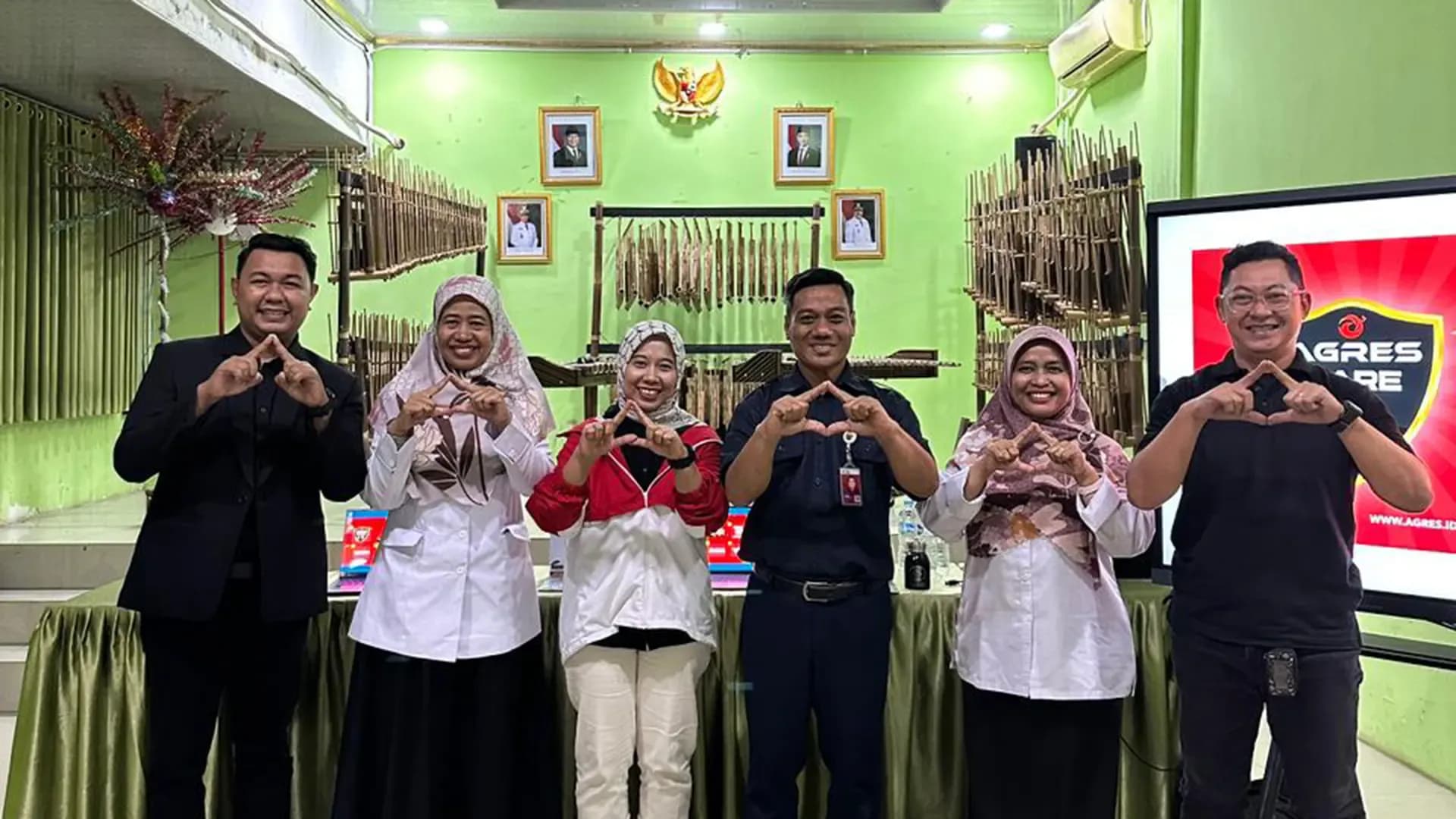 agres-id-dan-microsoft-hadirkan-workshop-copilot-di-smkn-11-jakarta-9