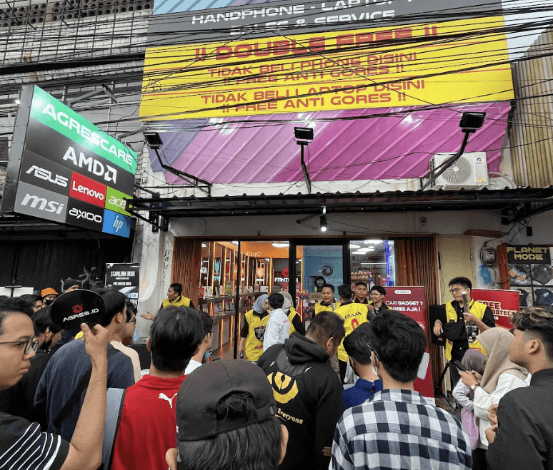 agres-id-fone-resmi-hadir-di-tangerang-promo-serba-10-ribu-gegerkan-pasar-lama-warga-antusias-dapat-aksesoris-gadget-murah-3