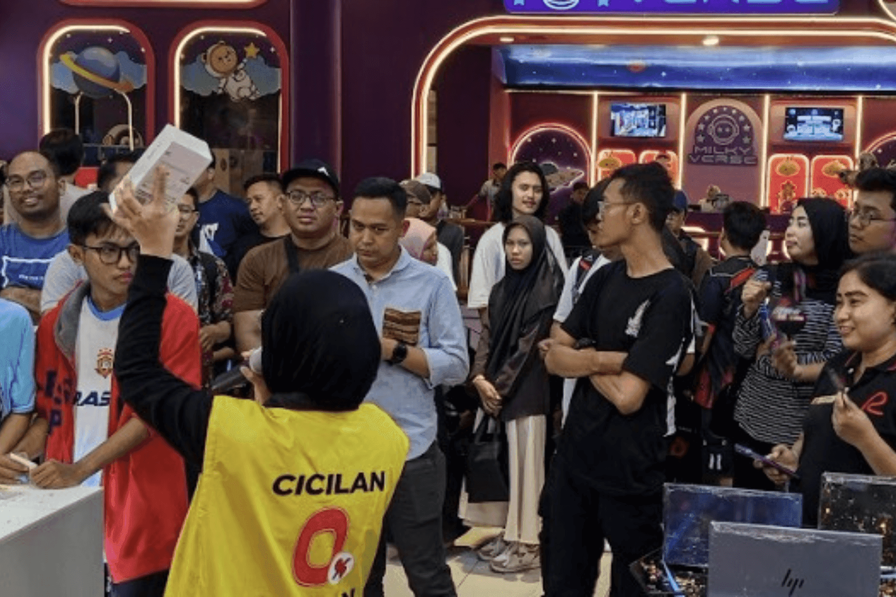 promo-serba-10-ribu-agres-id-fone-gegerkan-ciplaz-depok-100-orang-tercepat-bawa-pulang-gadget-impian-pendaftaran-on-the-spot-langsung-diserbu